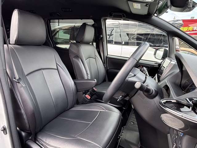トヨタ ヴォクシー １．８ ハイブリッド ＺＳ 煌ＩＩ R1年 () 99
