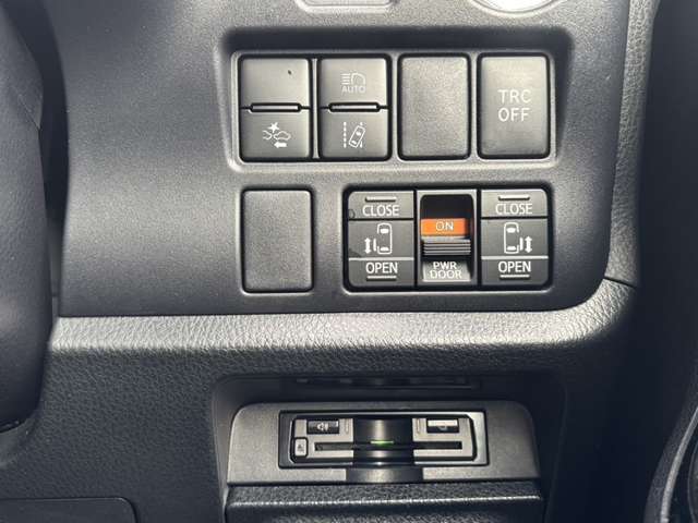 トヨタ ヴォクシー １．８ ハイブリッド ＺＳ 煌ＩＩ R1年 () 99