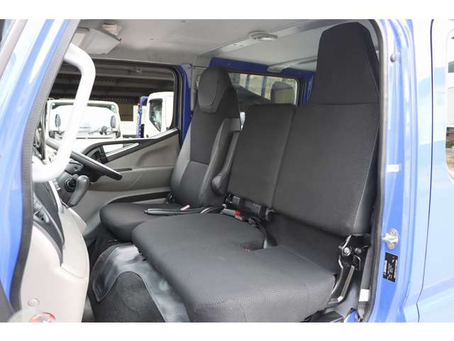 三菱フソウ キャンター ３．０ ダブルキャブ 全低床 ディーゼルターボ ４ＷＤ R6年 (近畿) 99