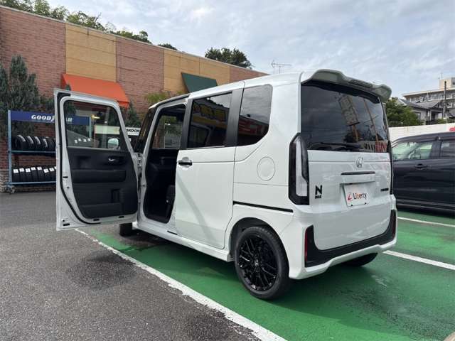 ホンダ Ｎ　ＢＯＸ カスタム ６６０ ターボ ブラック スタイル R8年 (近畿) 99