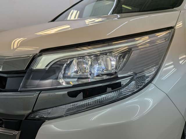 トヨタ ノア ２．０ ＳＩ ＷＸＢＩＩＩ ４ＷＤ R3年 () 99
