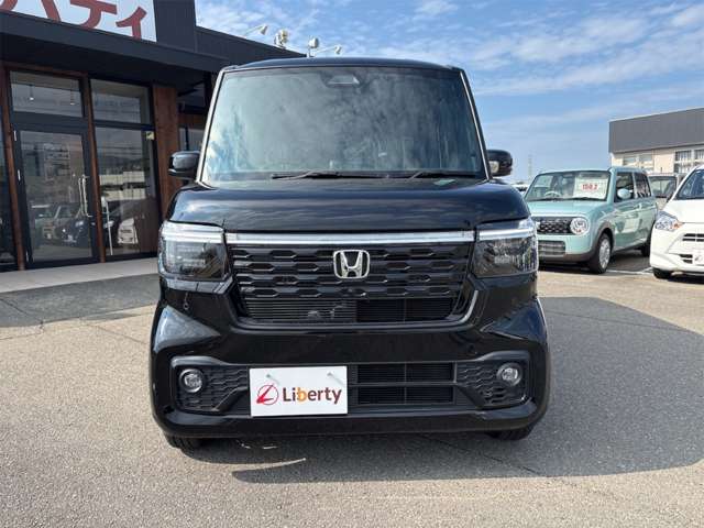 ホンダ Ｎ　ＢＯＸ カスタム ６６０ ブラック スタイル R8年 (四国) 99