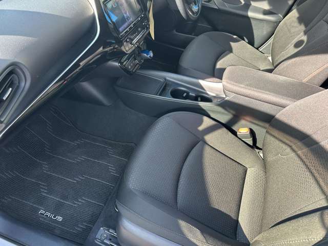 トヨタ プリウス １．８ Ｓ セーフティ プラスＩＩ R2年 (関東) 99