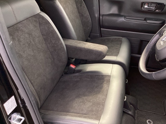 ホンダ Ｎ　ＢＯＸ カスタム ６６０ ターボ ブラック スタイル R8年 (近畿) 99