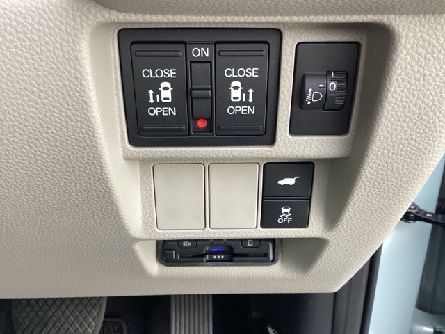 ホンダ ステップワゴン　ハイブリッド ２．０ Ｅ：ＨＥＶ エアー ＥＸ R8年 (近畿) 99