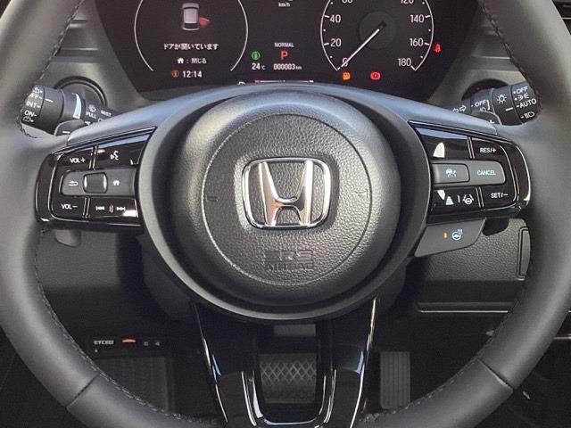 ホンダ ヴェゼル １．５ Ｅ：ＨＥＶ Ｚ プレイパッケージ R7年 (近畿) 99