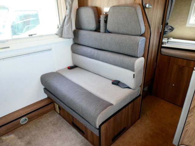トヨタ ハイエースバン ファンルーチェ R5年 () 99