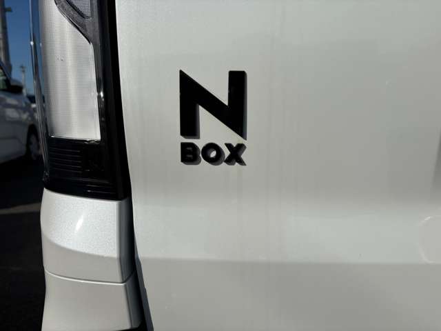 ホンダ Ｎ　ＢＯＸ カスタム ６６０ ブラック スタイル R8年 () 99