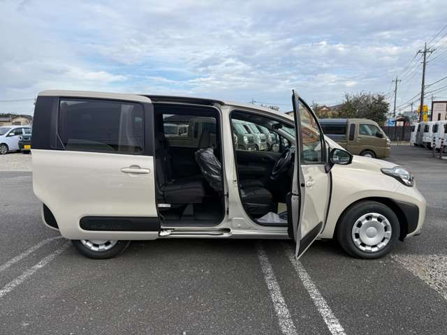 トヨタ シエンタ １．５ Ｘ R8年 (関東) 99