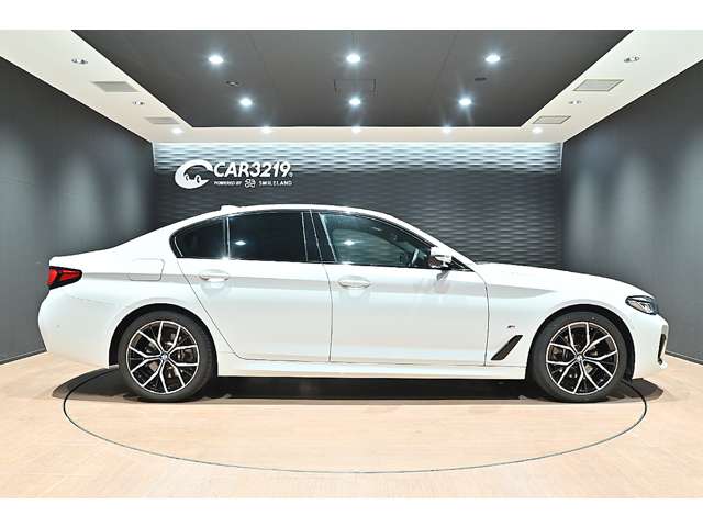 ＢＭＷ ５シリーズ ５２３Ｄ Ｘドライブ Ｍスポーツ ディーゼルターボ ４ＷＤ R3年 () 99