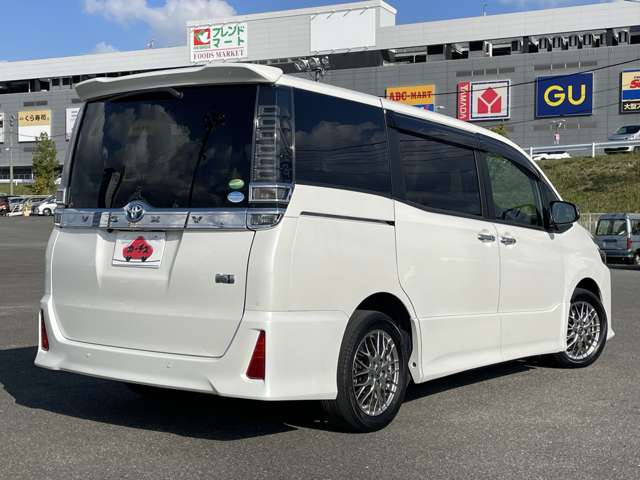 トヨタ ヴォクシー １．８ ハイブリッド ＺＳ 煌ＩＩＩ R2年 () 99
