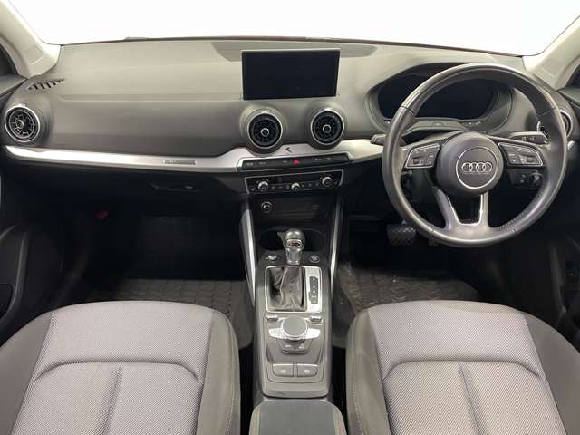 アウディ Ｑ２ ３０　ＴＦＳＩ　スポーツ H30年 () 99