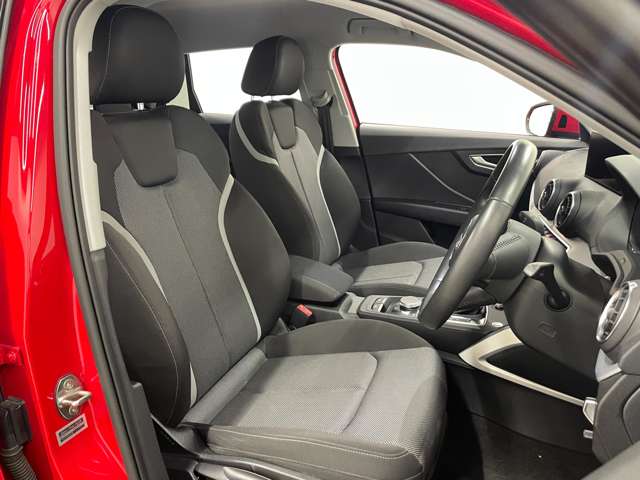 アウディ Ｑ２ ３０　ＴＦＳＩ　スポーツ H30年 () 99