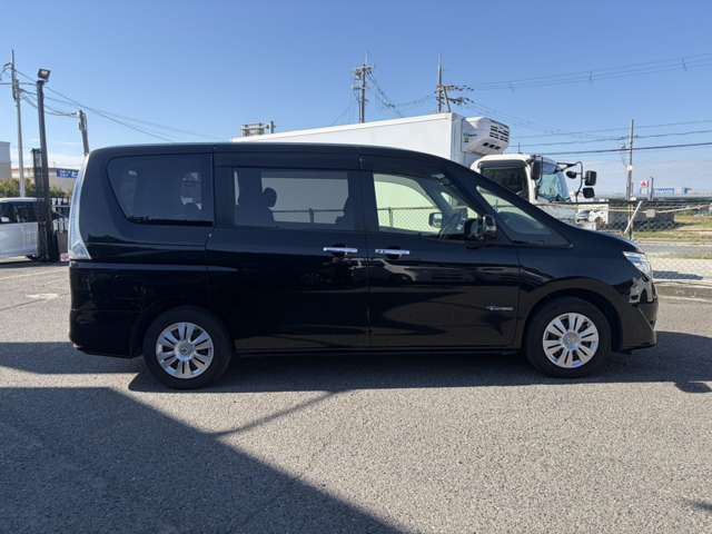 日産 セレナ ２．０ ２０Ｘ Ｓ－ＨＹＢＲＩＤ H28年 (近畿) 99