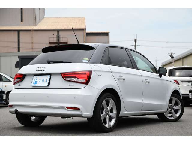 アウディ Ａ１　スポーツバック １．０　ＴＦＳＩ H28年 (近畿) 99