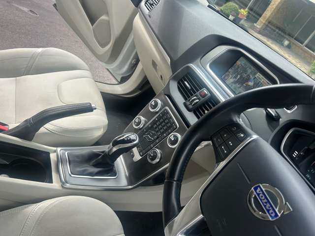 ボルボ Ｖ４０ Ｔ４　ＳＥ H26年 (中国) 99