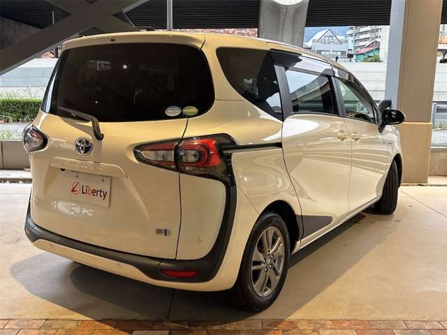 トヨタ シエンタ　ハイブリッド ハイブリッド １．５ Ｇ クエロ R1年 () 99