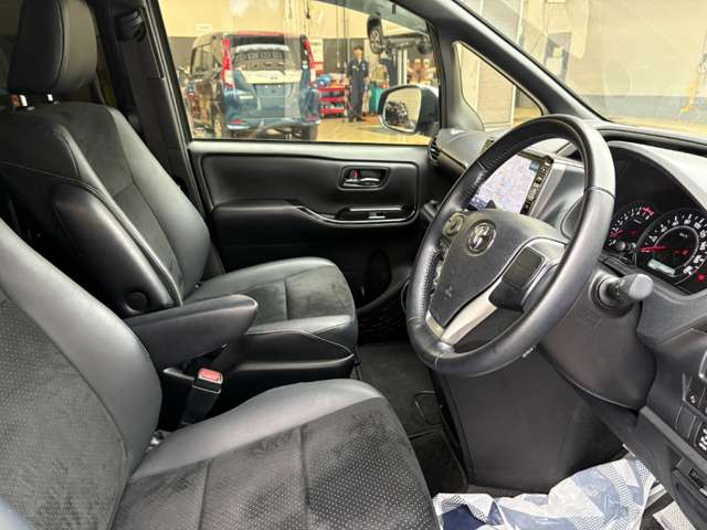 トヨタ ヴォクシー ２．０ ＺＳ 煌ＩＩＩ R3年 (近畿) 99