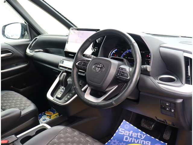 トヨタ ヴォクシー １．８ ハイブリッド Ｓ－Ｚ R7年 () 99