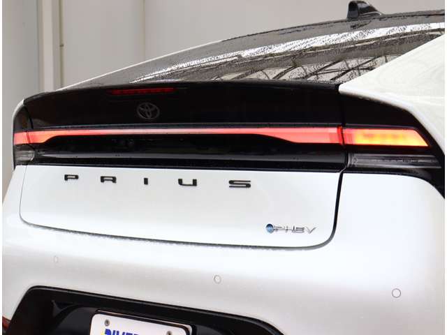 トヨタ プリウスＰＨＶ ２．０ プラグインハイブリッド Ｚ R6年 () 99