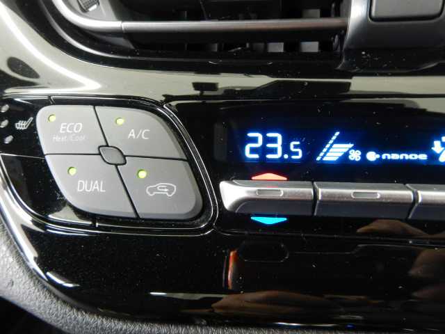 トヨタ Ｃ−ＨＲ ハイブリッド １．８ Ｇ ＬＥＤ エディション H29年 () 99