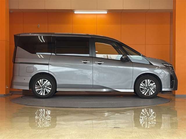 日産 セレナ １．４ Ｅ－ＰＯＷＥＲ ルキシオン R6年 (近畿) 99