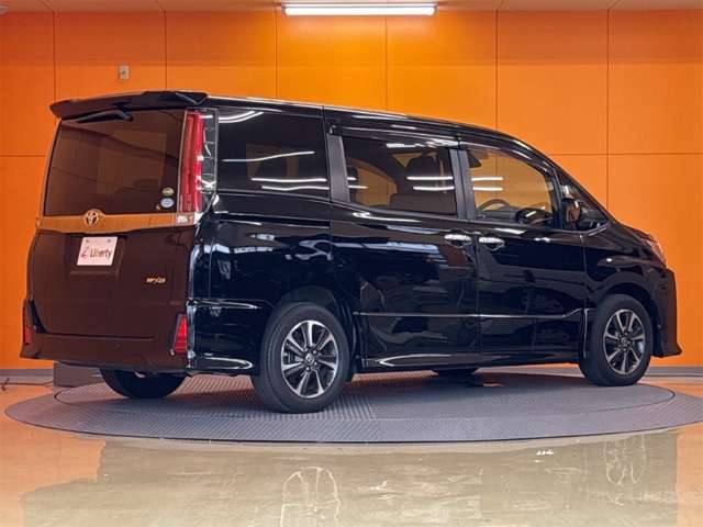 トヨタ ノア ２．０ ＳＩ ＷＸＢＩＩ R1年 (近畿) 99
