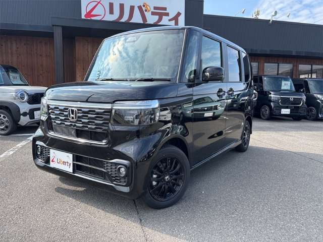 ホンダ Ｎ　ＢＯＸ カスタム ６６０ ブラック スタイル R8年 (四国) 99