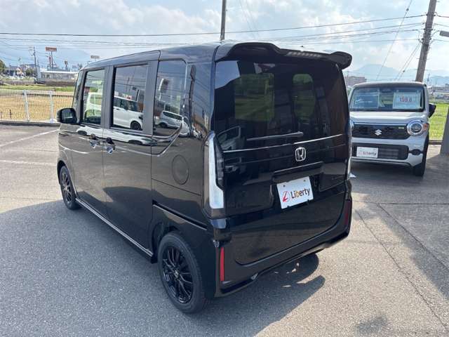 ホンダ Ｎ　ＢＯＸ カスタム ６６０ ブラック スタイル R8年 (四国) 99
