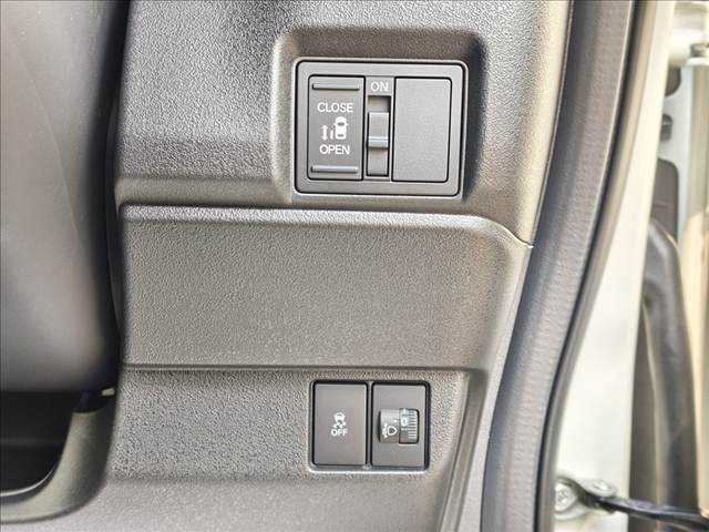 ホンダ Ｎ　ＢＯＸ カスタム ６６０ R8年 (関東) 99