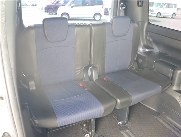 トヨタ ヴォクシー １．８ ハイブリッド ＺＳ H29年 () 99