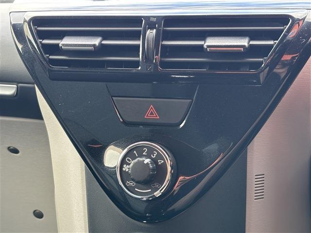 トヨタ ｉＱ １．３ １３０Ｇ ＭＴ H27年 (東海) 99