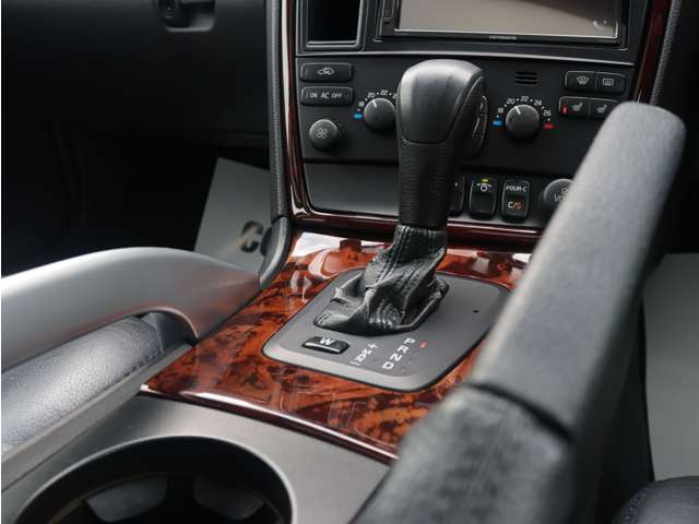 ボルボ ＸＣ７０ ２．５Ｔ クラシック ４ＷＤ H19年 (東海) 99