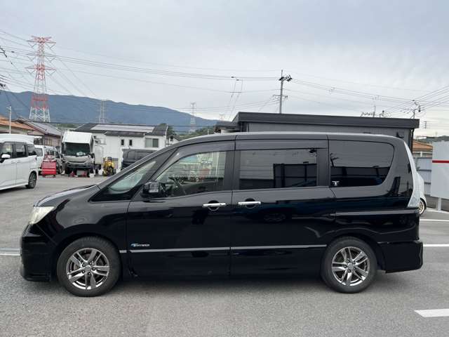 日産 セレナ ２．０ ライダー ブラックライン Ｓ－ＨＹＢＲＩＤ H25年 (近畿) 99