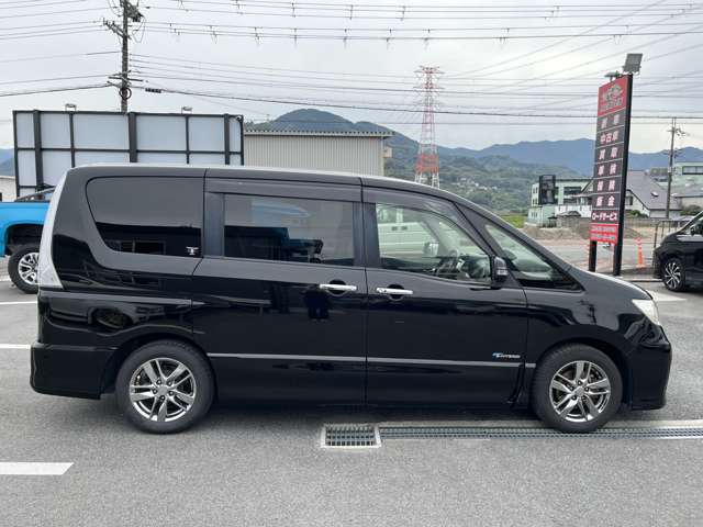 日産 セレナ ２．０ ライダー ブラックライン Ｓ－ＨＹＢＲＩＤ H25年 (近畿) 99