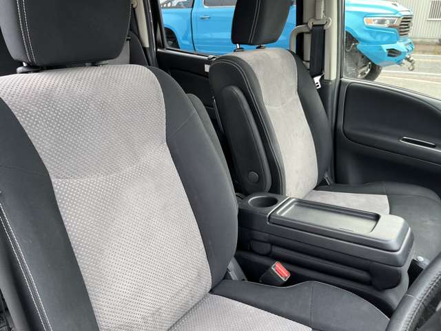 日産 セレナ ２．０ ライダー ブラックライン Ｓ－ＨＹＢＲＩＤ H25年 (近畿) 99