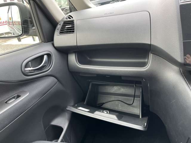 日産 セレナ ２．０ ライダー ブラックライン Ｓ－ＨＹＢＲＩＤ H25年 (近畿) 99