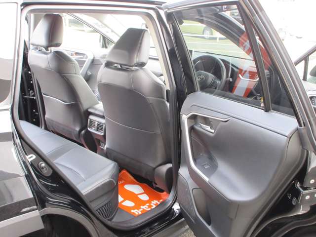 トヨタ ＲＡＶ４ ２．５ ハイブリッド Ｇ Ｅ－ＦＯＵＲ ４ＷＤ R3年 (近畿) 99