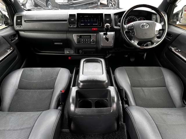 トヨタ ハイエースバン ２．０ スーパーＧＬ ダークプライムＩＩ ロングボディ R1年 (関東) 99