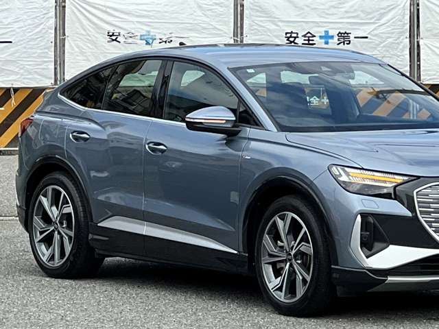アウディ Ｑ４　ｅ−トロン　スポーツバック ４０　Ｓライン R4年 () 99