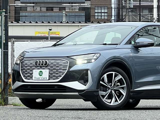 アウディ Ｑ４　ｅ−トロン　スポーツバック ４０　Ｓライン R4年 () 99