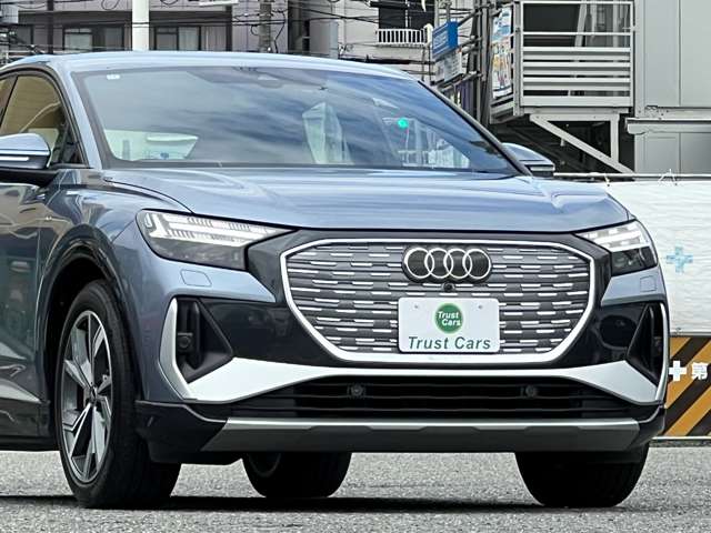 アウディ Ｑ４　ｅ−トロン　スポーツバック ４０　Ｓライン R4年 () 99