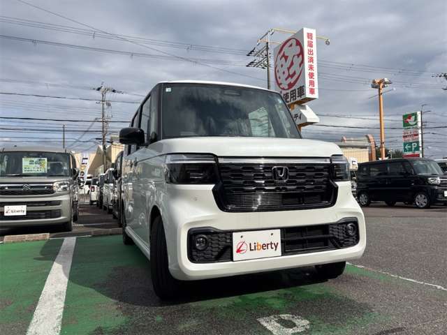 ホンダ Ｎ　ＢＯＸ カスタム ６６０ ターボ ブラック スタイル R8年 (近畿) 99