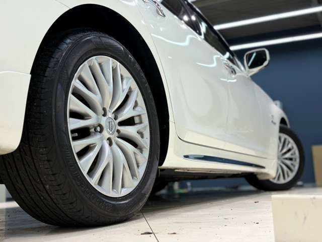 日産 シーマ　ハイブリッド ３．５ H28年 () 99