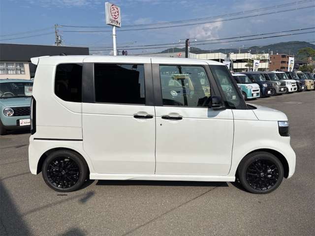ホンダ Ｎ　ＢＯＸ カスタム ６６０ ターボ ブラック スタイル R8年 (四国) 99