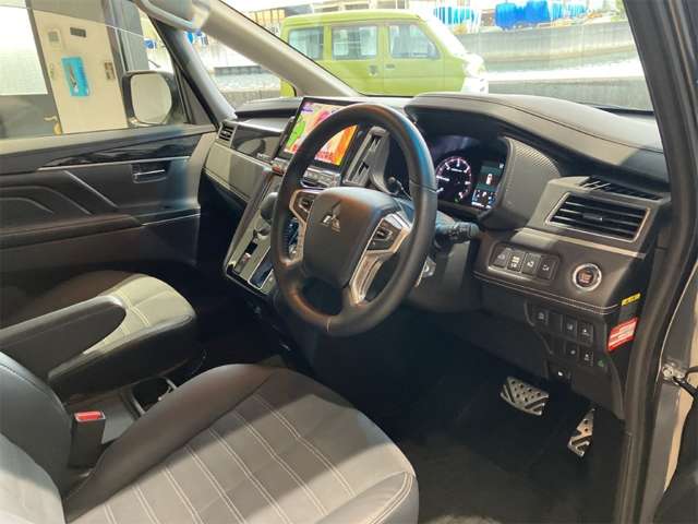 三菱 デリカ　Ｄ：５ ２．２ シャモニー 電動サイドステップ非装着車 ディーゼルターボ ４ＷＤ R6年 () 99