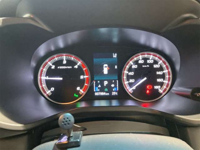 三菱 デリカ　Ｄ：５ ２．２ シャモニー 電動サイドステップ非装着車 ディーゼルターボ ４ＷＤ R6年 () 99