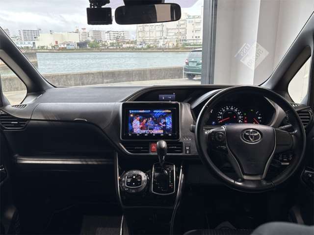 トヨタ ヴォクシー ２．０ ＺＳ 煌ＩＩ R1年 () 99
