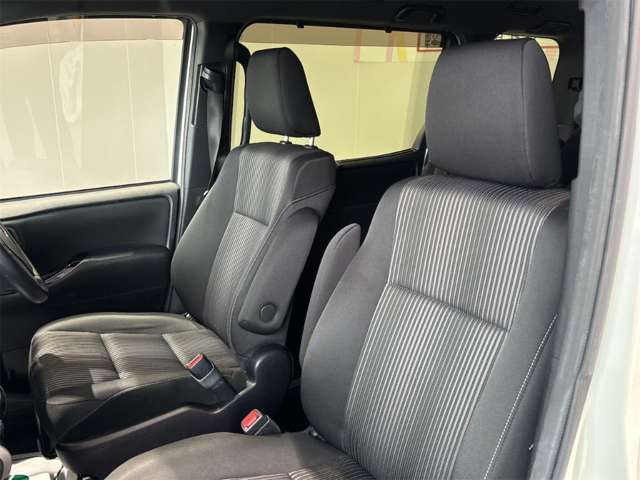 トヨタ ヴォクシー ２．０ ＺＳ 煌ＩＩ R1年 () 99