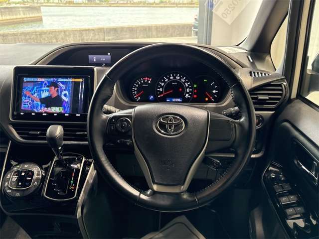 トヨタ ヴォクシー ２．０ ＺＳ 煌ＩＩ R1年 () 99